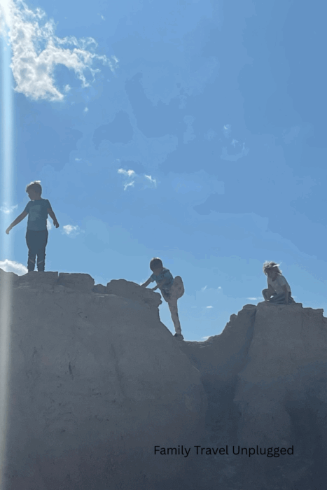 Badlands National Park: 12 Amazing Activities 4 Family-friendly hiking, wildlife spotting, and educational programs in Badlands National Park.